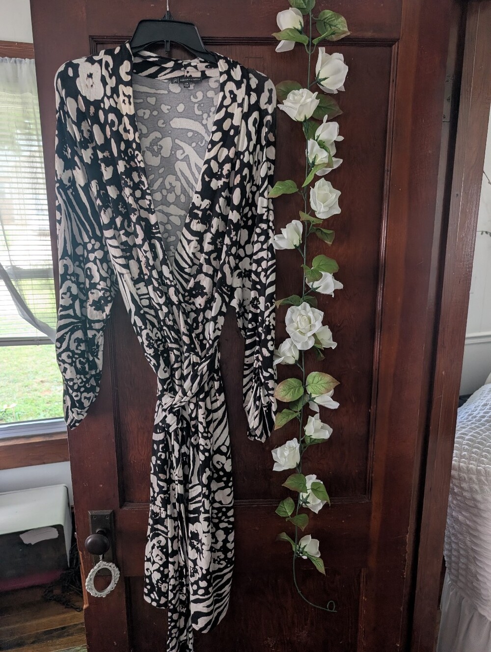 Adrianna Papell Black and White Floral-Print Wrap Dress 22